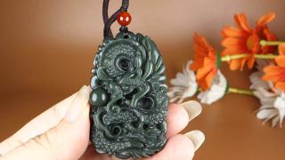 和田玉龙牌挂件这样戴,气质立马不一样✨