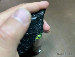 和田玉黑色系里少见的珍品,墨玉只能排第三!